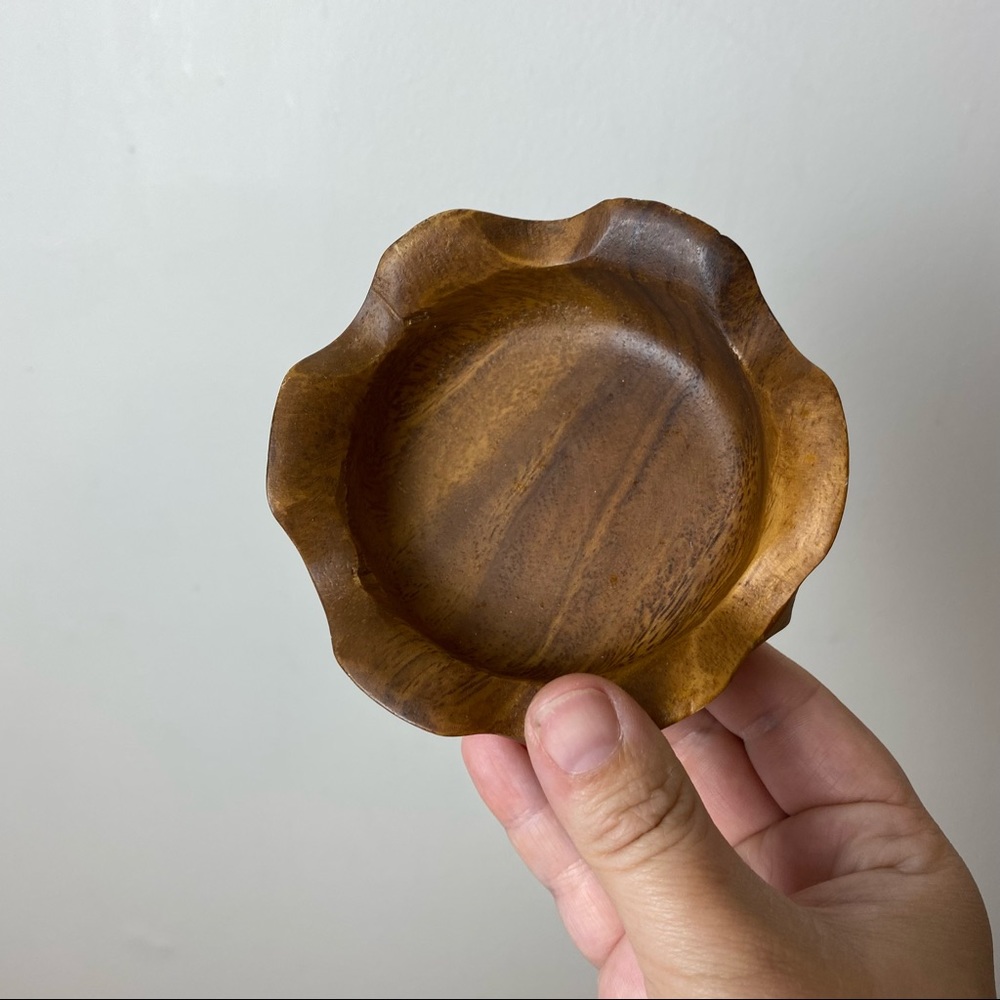 Flower Petal Carved Wood Monkey Pod Bowl Serving Set - Picture 10 of 12